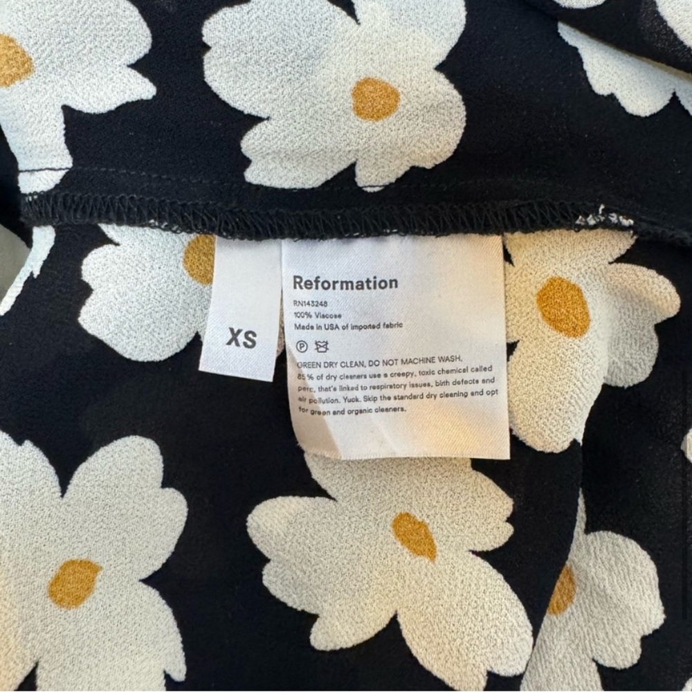 Reformation Violet Daisy print button down XS top - Picture 6 of 9